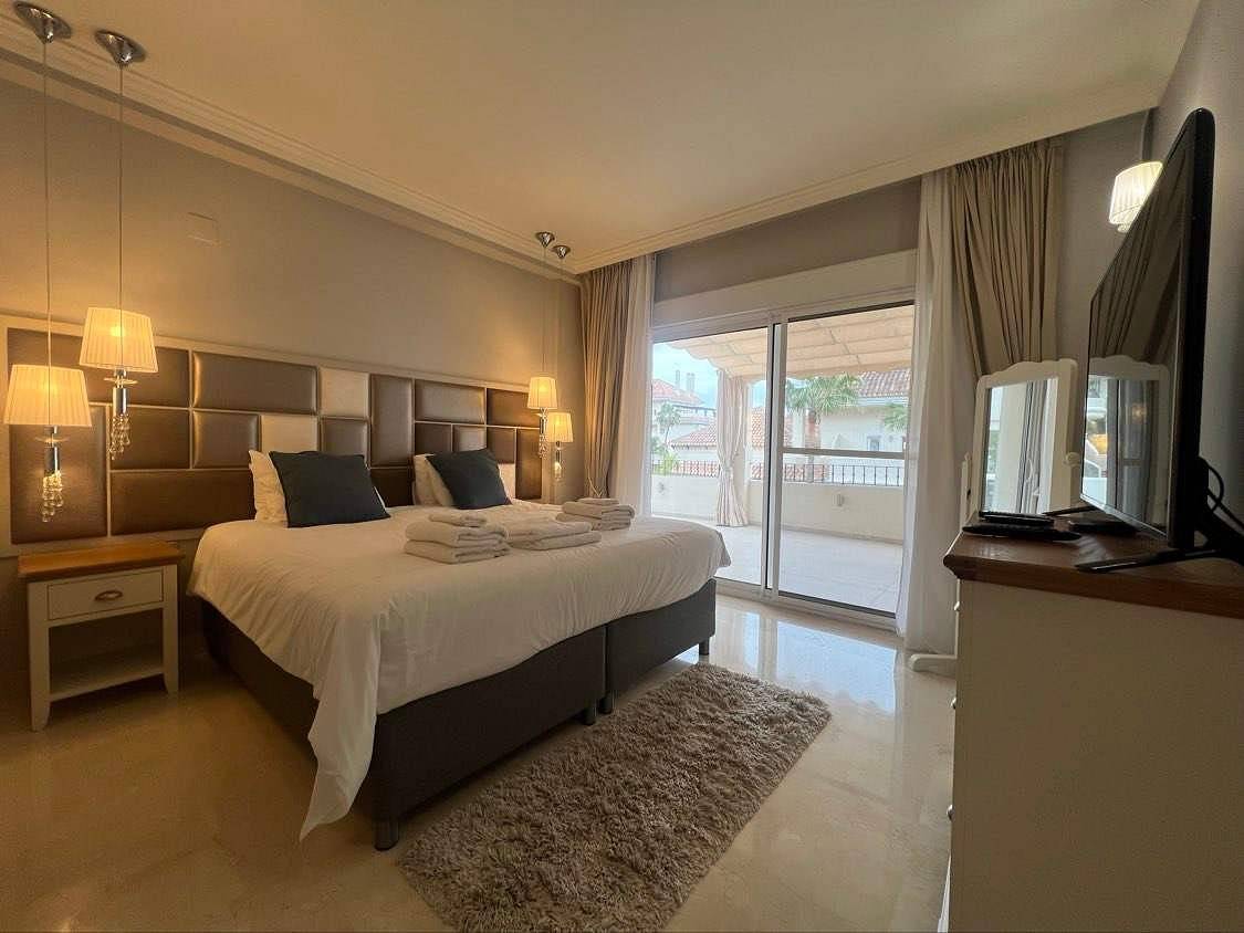 Ganze Wohnung, Aloha Hills Club 4 | Pools Terrace Rooftop in Nueva Andalucia Golf Valley, Marbella