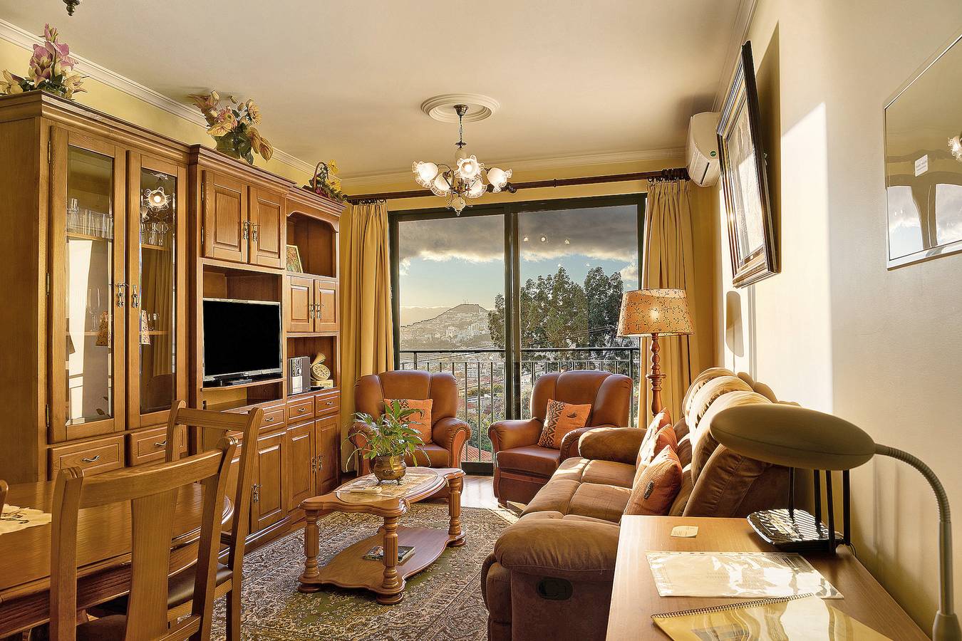 Appartement entier, Appartement de vacances "Palheiro Residence Familiar 2" avec vue sur la mer, balcons et Wi-Fi. in Lazareto, Funchal (Santa Maria Maior)