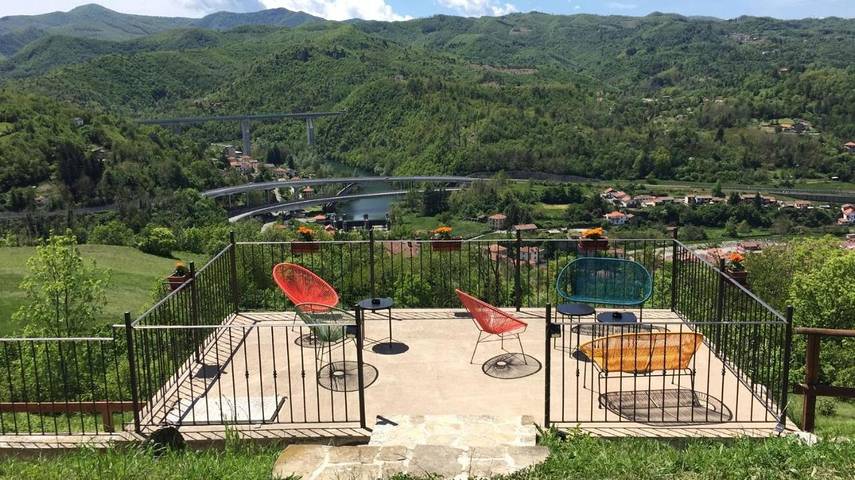 Chambre d’hôte pour 2 personnes, avec Terrasse ainsi que Jardin et Vue à Carcare