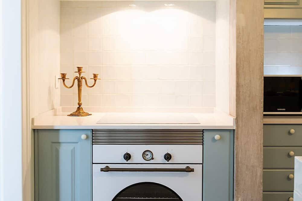 Guesthouse - Double Room with Private Bathroom - (Room 2 Uriel ) in Anjos, Lissabon