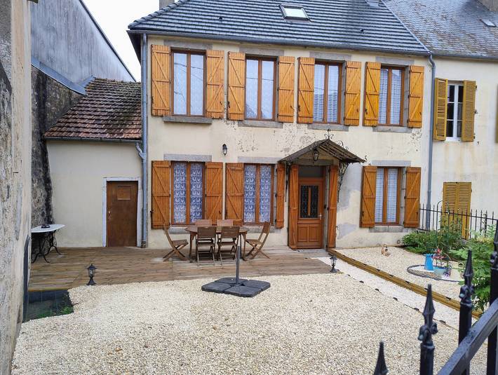 Gîte pour 10 personnes, avec Jardin en Bourgogne