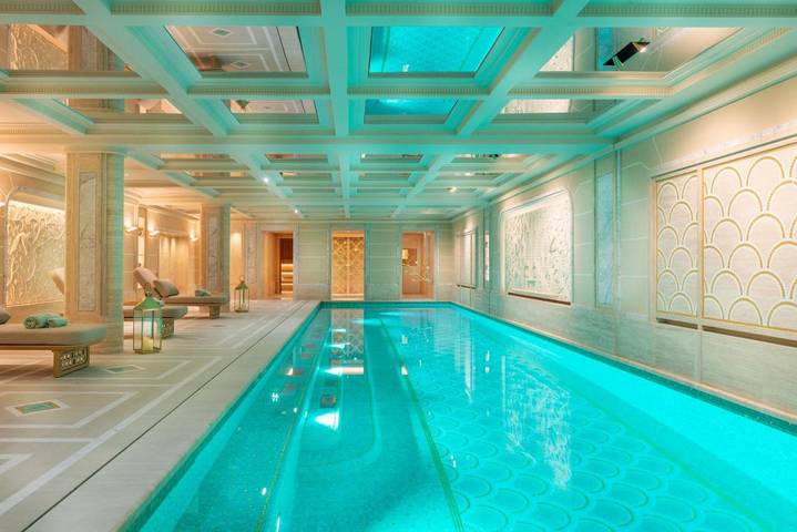 Hôtel pour 4 personnes, avec sauna ainsi que jardin et piscine, animaux acceptés