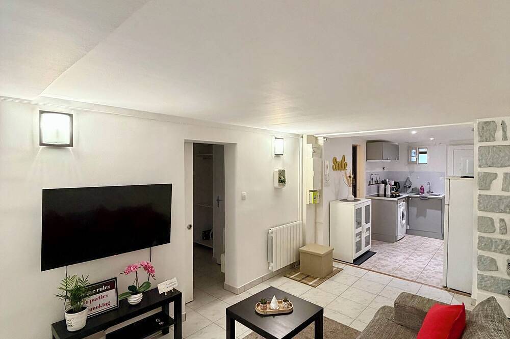 Ganze Wohnung, Comfortable 2-room apartment, independent access & Pmr. in Épinay-sur-Seine, Seine-Saint-Denis