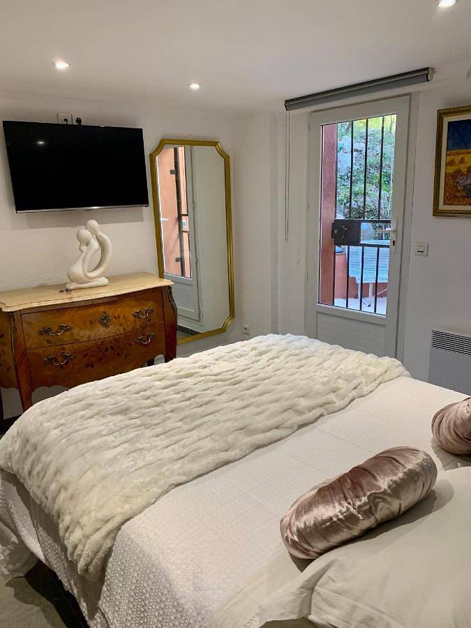 Appartement entier, Appartement de caractère Le Camélia, 56m², dans propriété au calme avec piscine by le Mas de Louise et Sacha in Solliès-Toucas, Côte méditerranéenne (France)