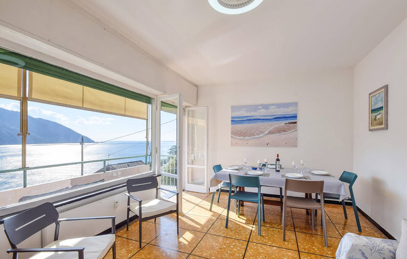Ganze Ferienwohnung, Apartment mit Meerblick, Parkplatz, Terrasse und WiFi in Strandnähe in Recco, Riviera di Levante