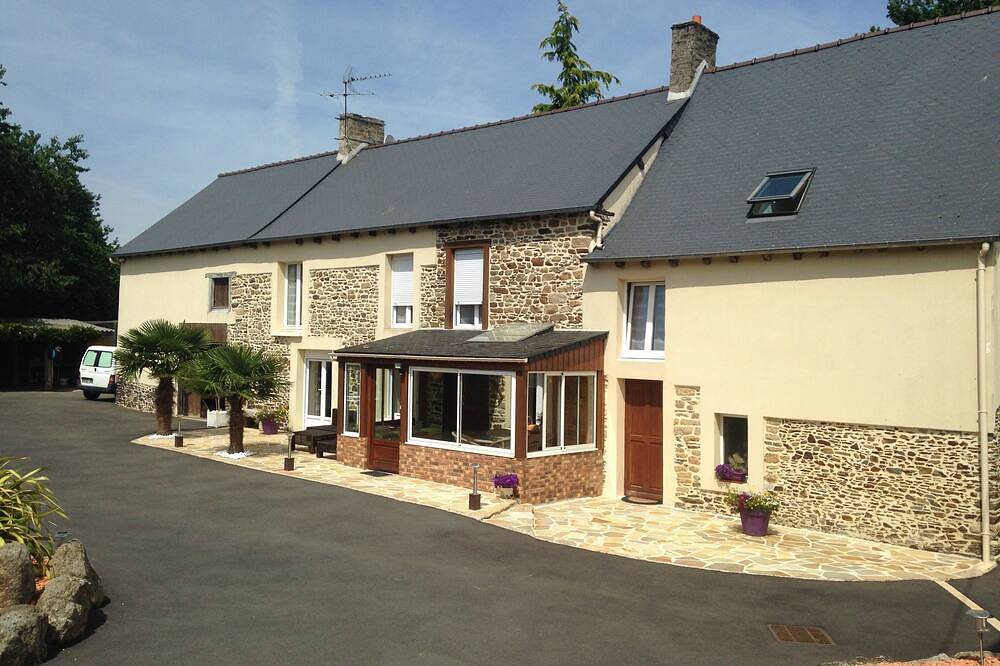 Appartement entier, Chambre D'Hotes à 5 mn des bords de la Rance in Calorguen, Région de Dinan