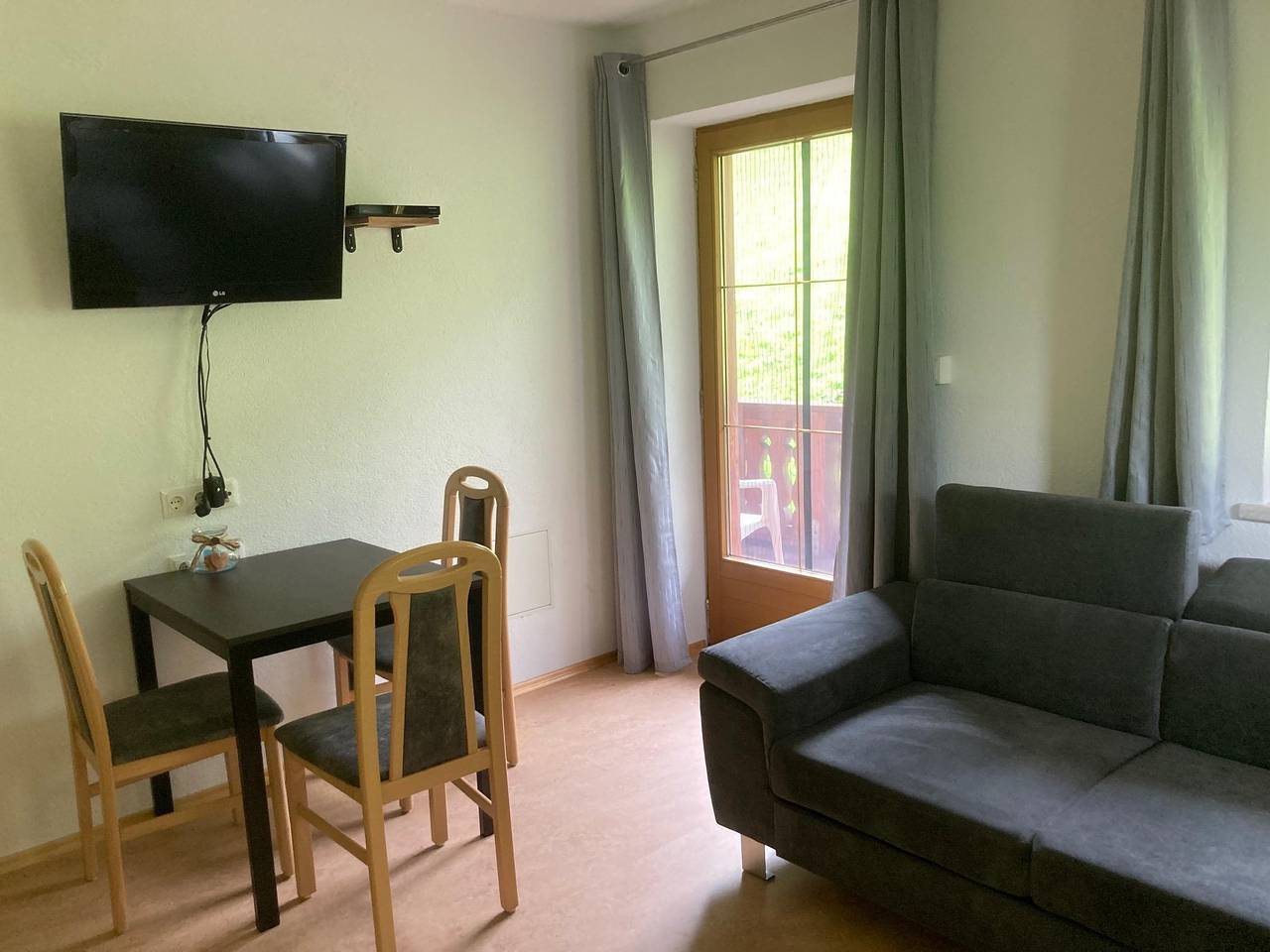 Ganze Ferienwohnung, Apartment mit einem Schlafraum in Hainzenberg, Zillertaler Alpen