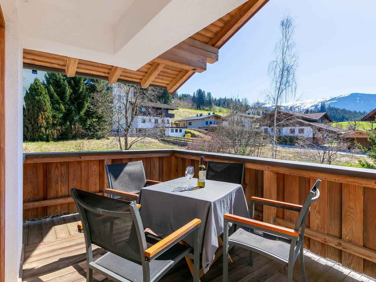 Ganze Wohnung, Große Ferienwohnung direkt am Skilift in Westendorf (Tirol), Kaisergebirge