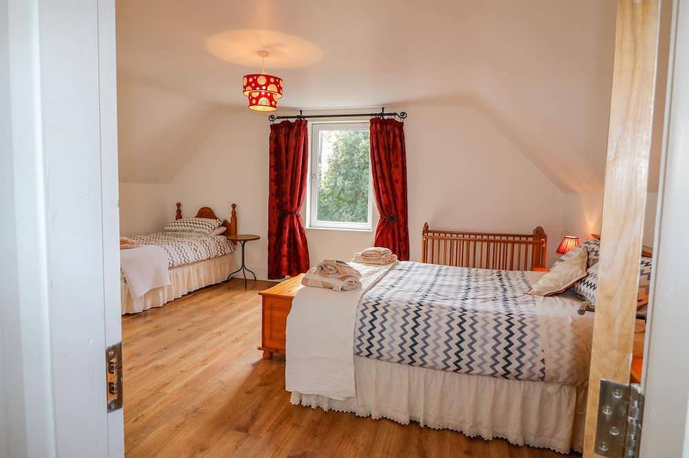 Beehive Cottage, pet friendly in Kilbrittain, County Cork in County Cork