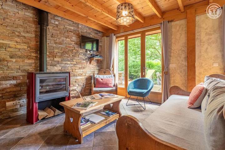 Location de vacances pour 8 personnes, avec sauna ainsi que terrasse et jacuzzi, animaux acceptés à La Compôte - 3