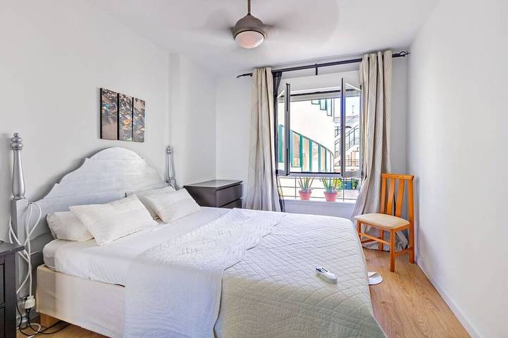 Ganze Wohnung, Colors Apartment and parking 4 pax Historic Center in Casco Antiguo, Sevilla