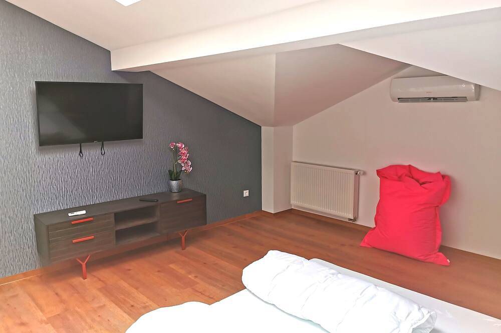 Ganze Wohnung, Moderne 3 Zimmer Dachgeschoss Wohnung im Herrenhaus Henriettenhof in Cismar, Grömitz