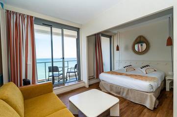 Club vacances pour 4 personnes, avec terrasse ainsi que piscine et bassin pour enfant, animaux acceptés au Pays basque