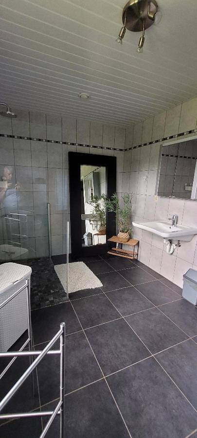 Location de vacances pour 6 personnes, avec jardin à Bièvre - 4