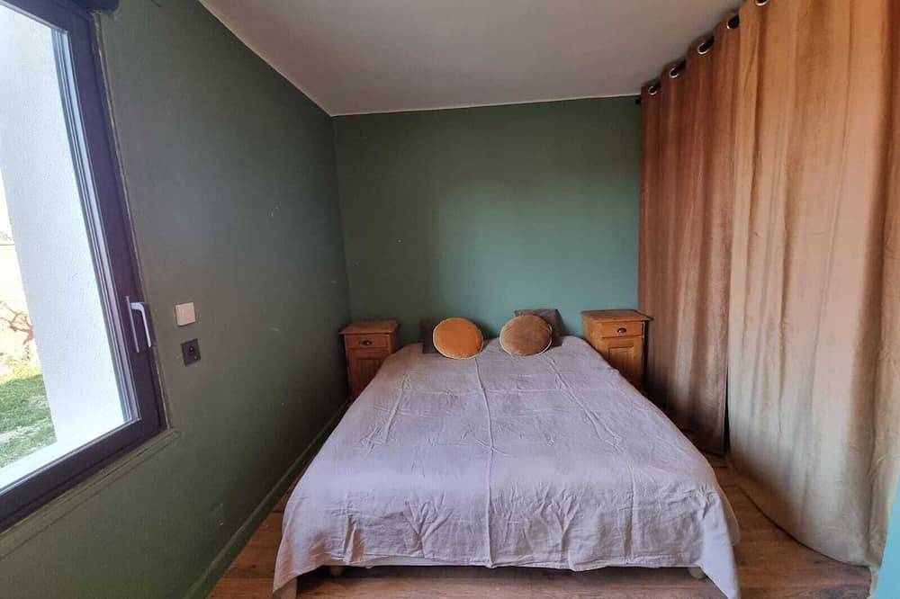 Villa contemporaine avec studio et piscine privative. in Jonquières, Vaucluse