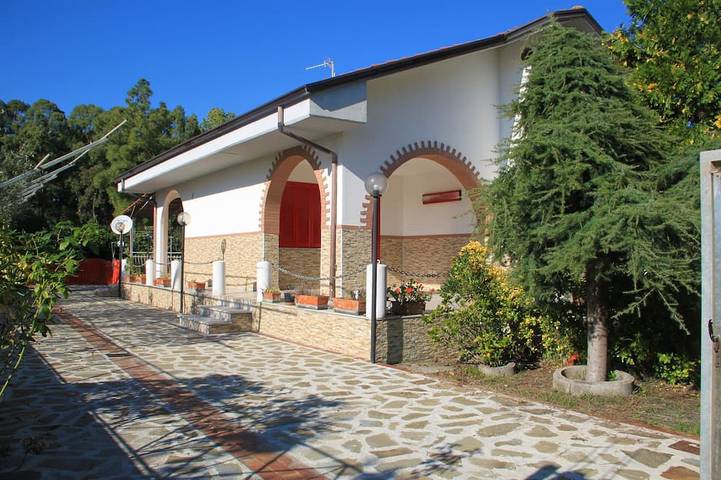 Ferienhaus für 5 Personen, mit Balkon/Terrasse und Terrasse sowie Garten in Marina di Ascea