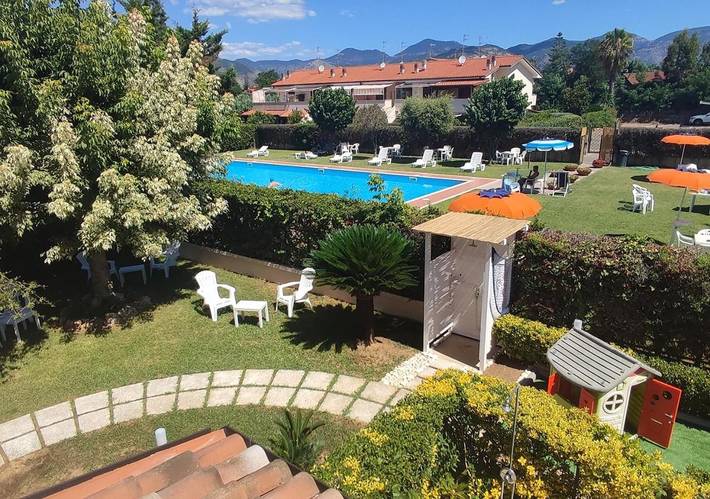 B&b per 2 persone, con Balcone e Terrazza nonché Giardino a Fondi