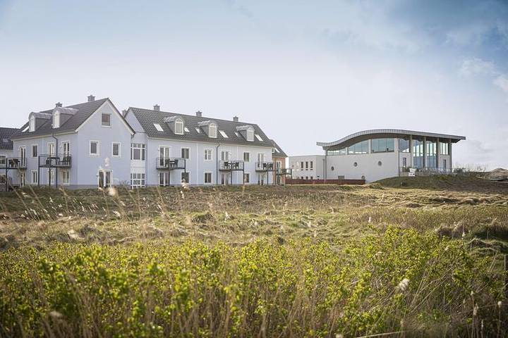 Ferienwohnung für 3 Personen, mit Balkon und Whirlpool sowie Terrasse und Pool in Rantum