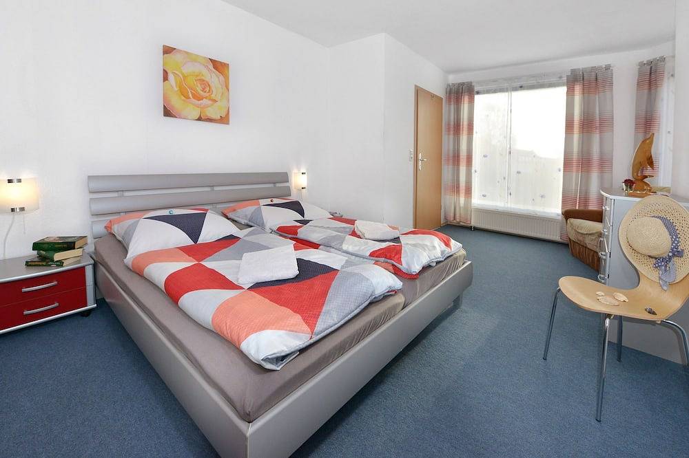Entire apartment, Spacious stylish apartment in idyllic port town on the Baltic in Sassnitz, Jasmund National Park