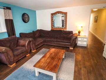 Cottage for 16 People in The Cotswolds, South West England, Photo 3