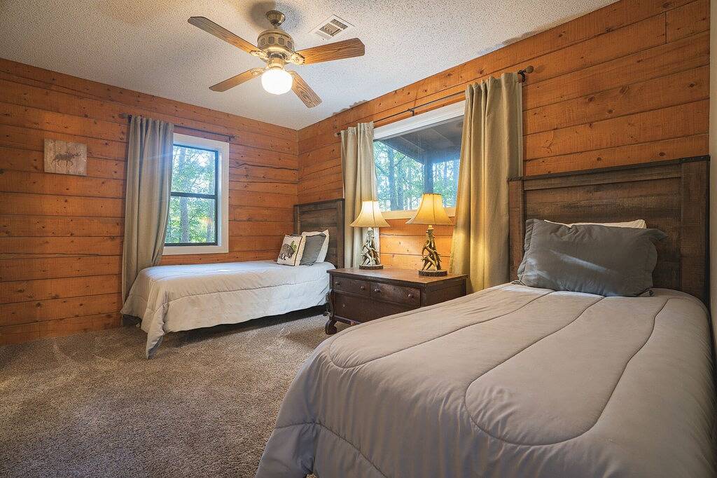 Cabin H at Safe Harbor Brady Mountain on Lake Ouachita! in Lake Ouachita