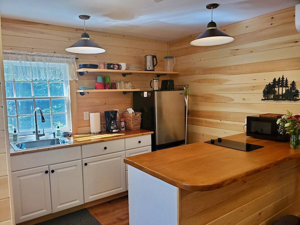 Cozy Cabin By The Pond, Sleeps 2 in Waldo County