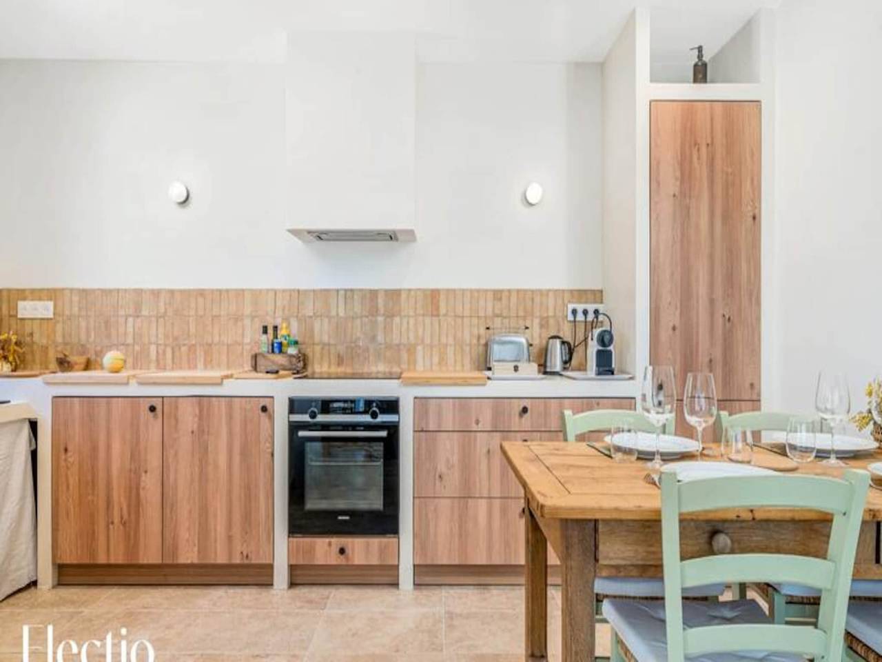 Entire apartment, Villa Oliveda Piscine  Salon Cinéma in Lourmarin, Parc naturel régional du Luberon