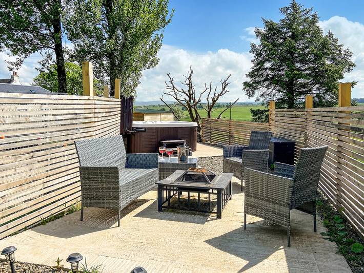 Log cabin for 2 people, with garden, with pets in Scotland