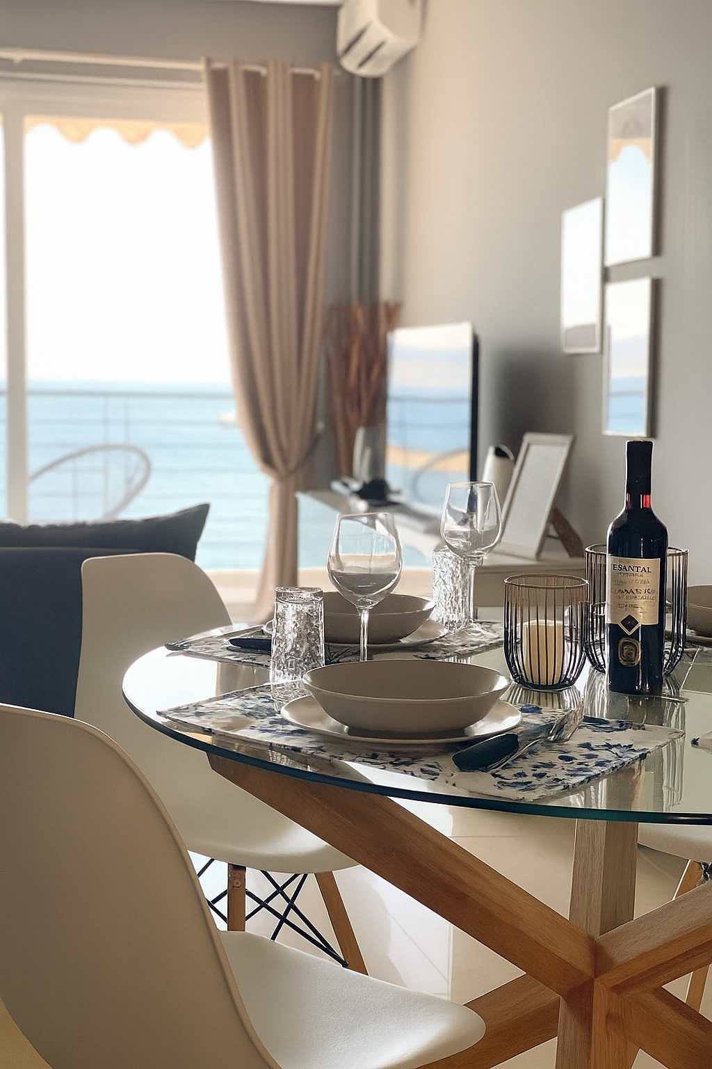 Ganze Wohnung, Ferienwohnung für 5 Personen mit Balkon/Terrasse in Kalamata, Messenien