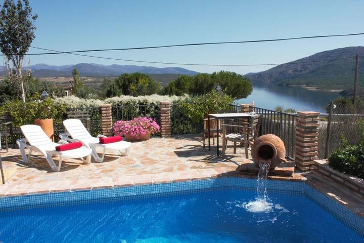 Casa rural para 2 personas, con piscina y jardín en Valle del Lozoya - 3