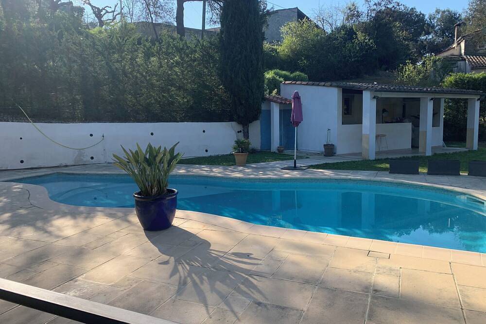 Quiet, pleasant accommodation with all comforts, pets welcome. in Contes, Nice region