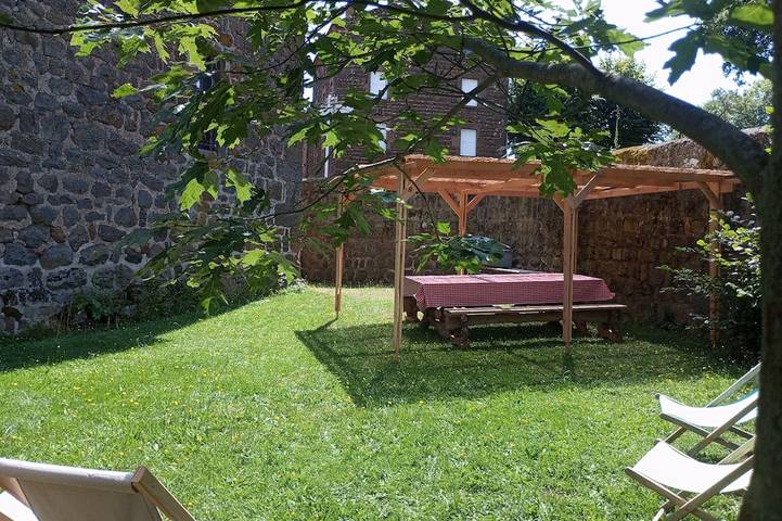 Location de vacances pour 12 personnes, avec Jardin à Vergezac