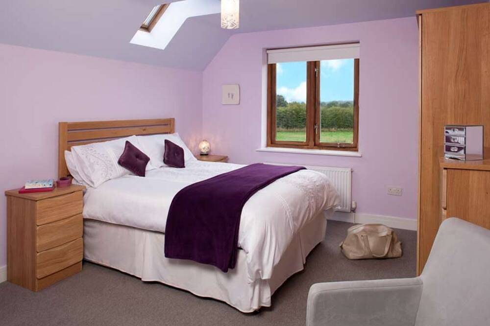 Tree House, Luxury Country House, Hot Tub, Malvern, Sleeps 6+ Award Winning :)A+ in Herefordshire