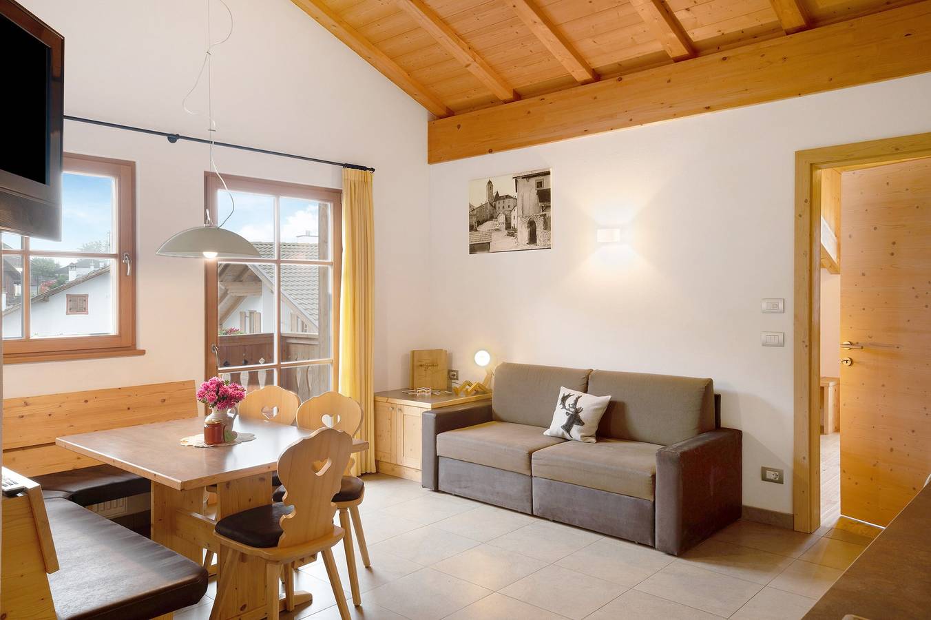 Appartamento intero, Appartamento "Moarhof Natur Aurora" con vista sulle montagne, terrazza condivisa e Wi-Fi in Ceves - Tschöfas, Laion