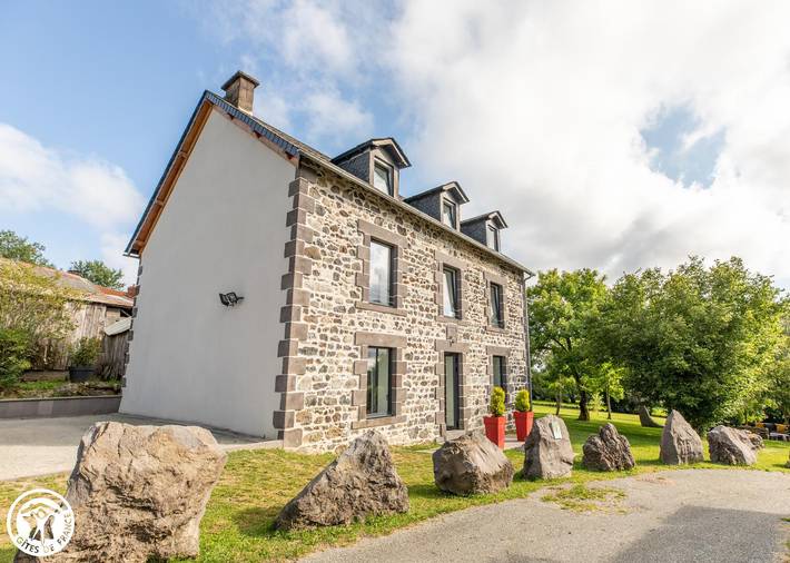 Gîte pour 12 personnes, avec Terrasse ainsi que Jardin et Vue