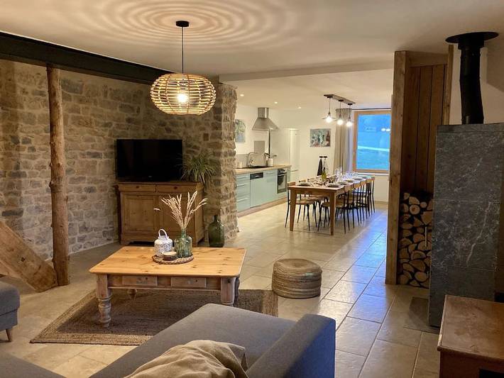 Gîte pour 12 personnes, avec Terrasse ainsi que Jardin et Vue dans Les Cascades et Gorges de la Langouette