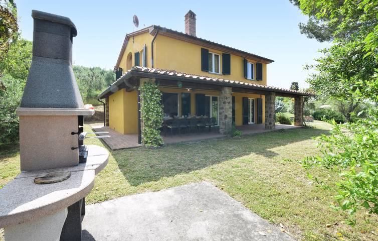 Casa vacanza per 13 persone, con piscina e giardino nonché terrazza, con animali domestici a Lucignano