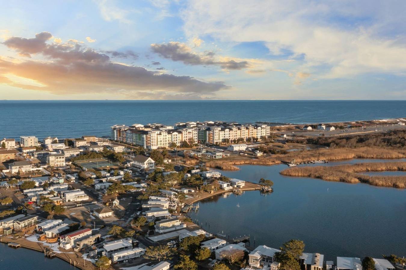 Entire apartment, New! Oceanfront Penthouse/ 2 Decks/ Pool/Beach/Gym in Virginia Beach