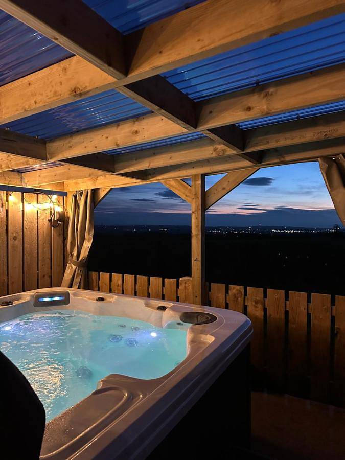 Glamping for 3 people, with Terrace and Hot tub as well as Garden and View in Ayrshire