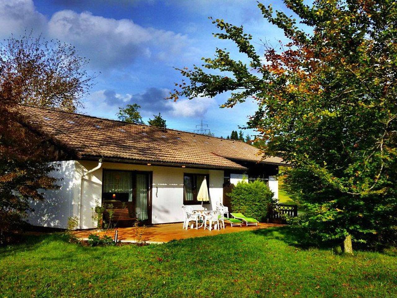 Ferienhaus Wieselweg im Feriendorf Reichenbach (6) - Ferienhaus für 5 Pers. - Sonnenterrasse mit Grill (Ht, W6) in Nesselwang, Bayerisch Schwaben