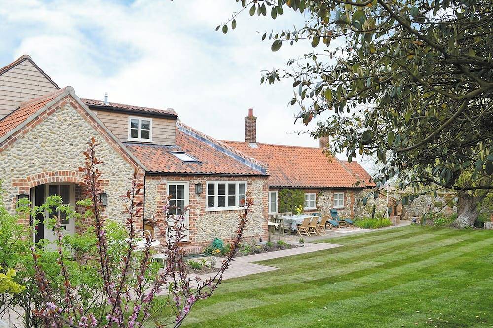 5 bedroom accommodation in Brancaster in Brancaster, Norfolk Coast