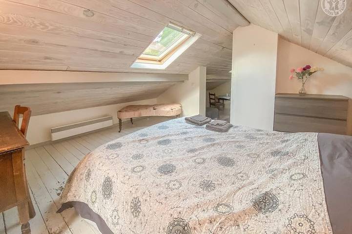 Location de vacances pour 2 personnes, avec terrasse à Lépin-le-Lac - 4