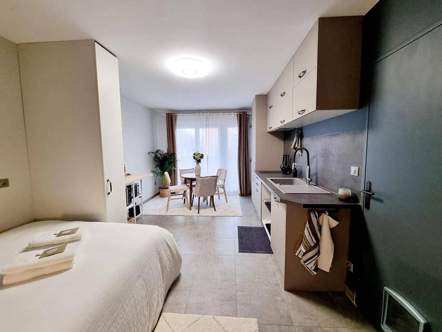 Appartement entier, Le Poète - Appartement Confort - Parking Privé - Wifi in Gradignan, Région de Bordeaux