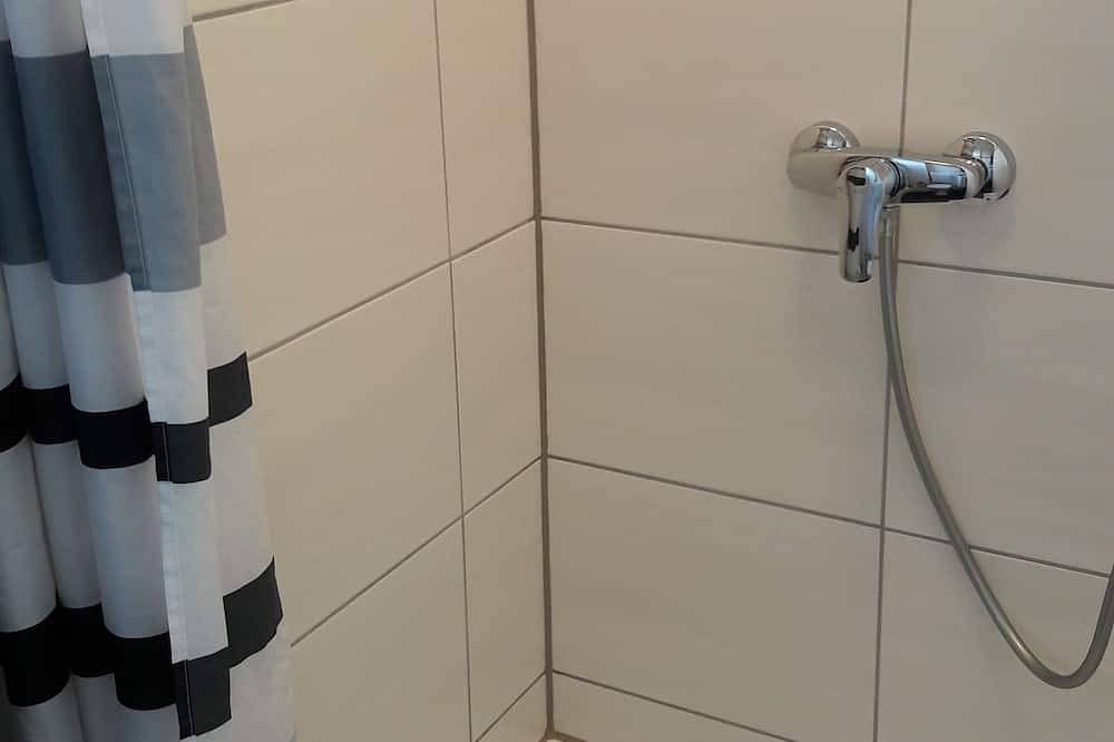 Ganze Wohnung, Kleines, feines Apartment in sehr ruhiger Wohnlage nur wenige Meter zum Rhein in Wallersheim, Koblenz