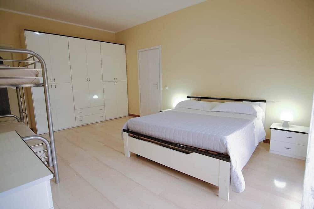 Entire apartment, Apartment Terrace on the Center in Piacenza, Piacenza Province