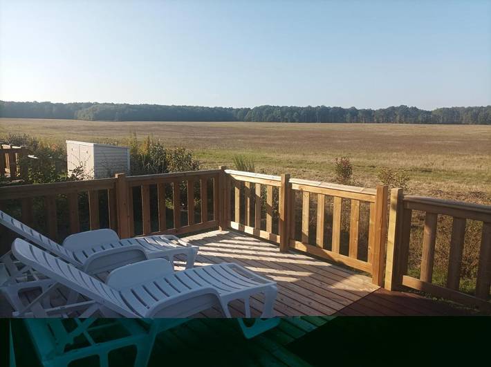 Camping pour 8 personnes, avec jardin ainsi que vue et piscine