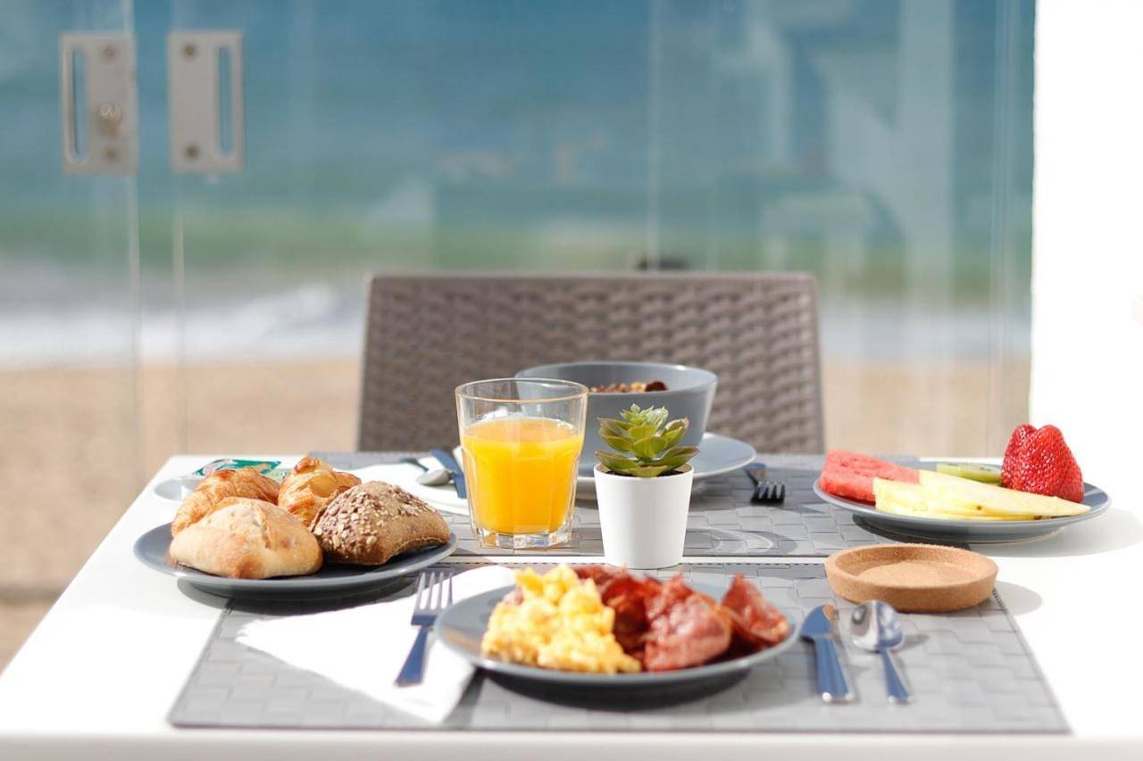Golden Beach Guest House & Rooftop Bar in Ilha de Faro, Montenegro (Faro)