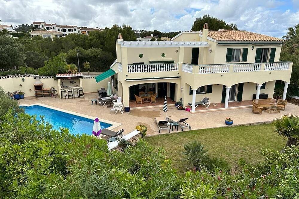 Moderne Villa mit eigenem Pool und Blick auf den Yachthafen. in Port d'Addaia, Es Mercadal