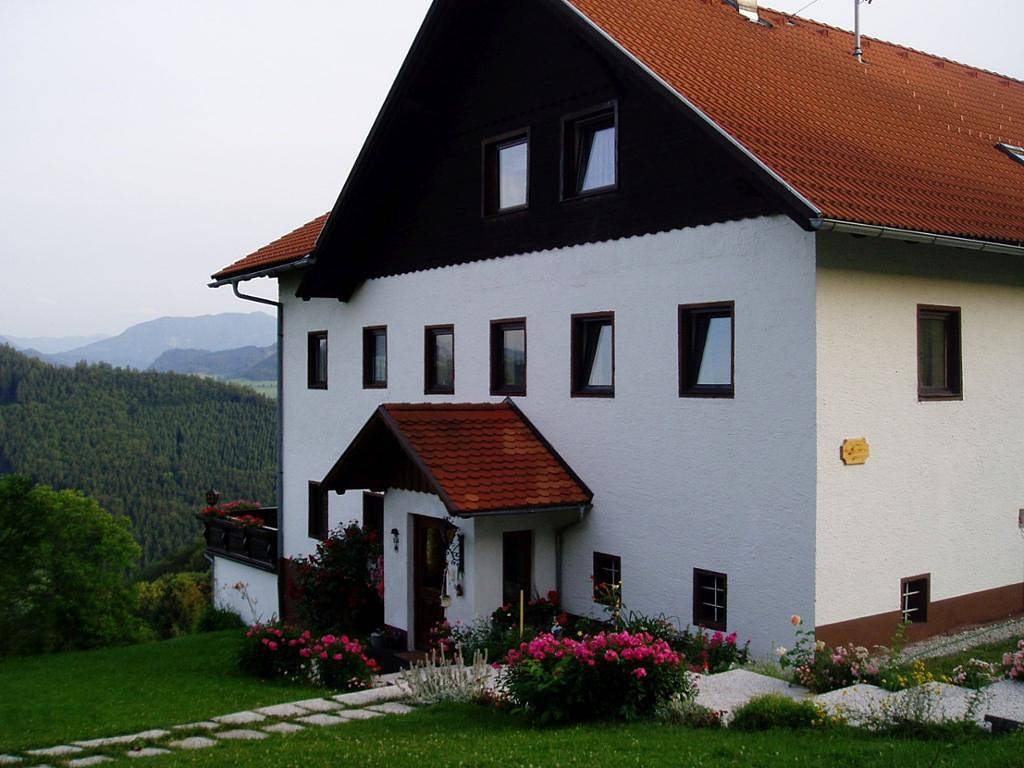 Biohof Himbrechtsöd - Ferienwohnung 1 mit Balkon und schöner Aussicht in Waidhofen an der Ybbs, Mostviertel Region