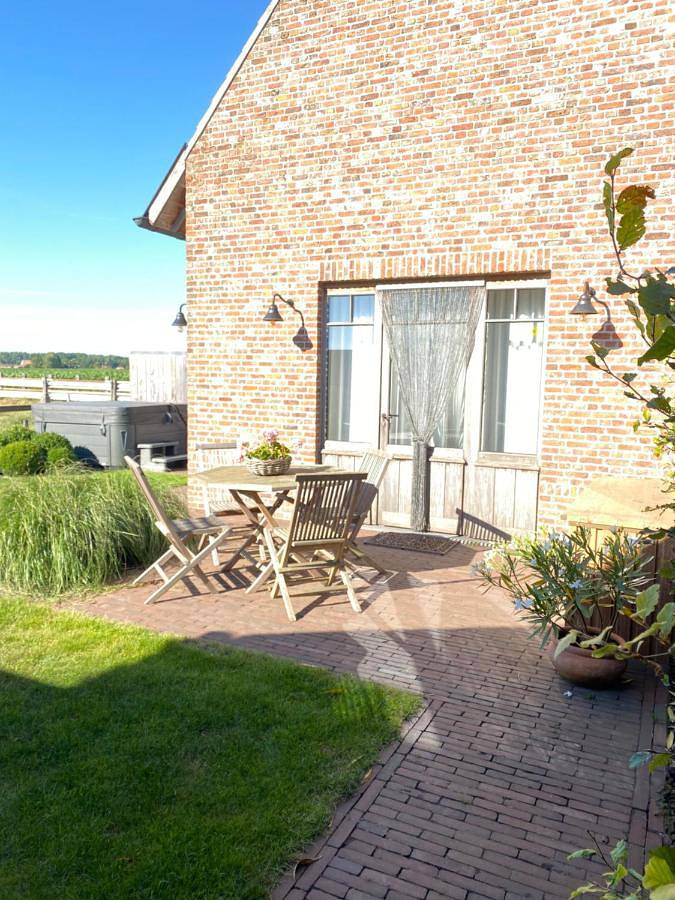 Chambre d’hôte pour 2 personnes, avec Jacuzzi et Terrasse ainsi que Jardin et Piscine à Wingene